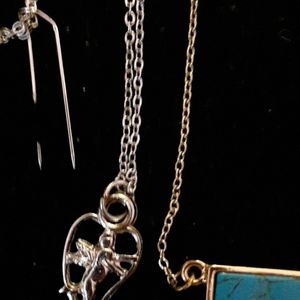 N without tags. Assorted neklacess